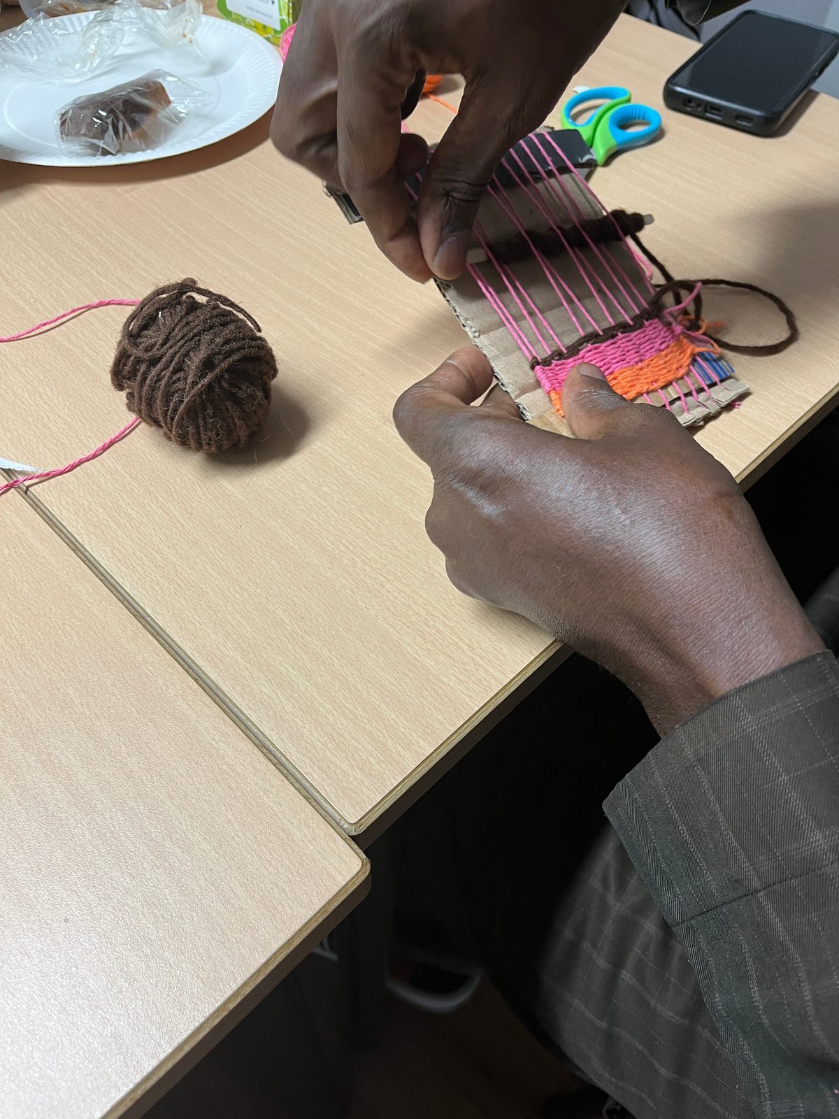 Tissage sur métier en carton
